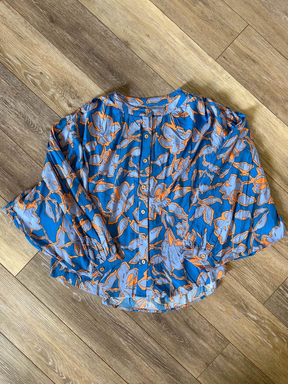 Boutique Women's Blue Floral Button-Up Blouse - Picture 4 of 12